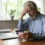 Älterer Mann entdeckt Onlinebetrug
